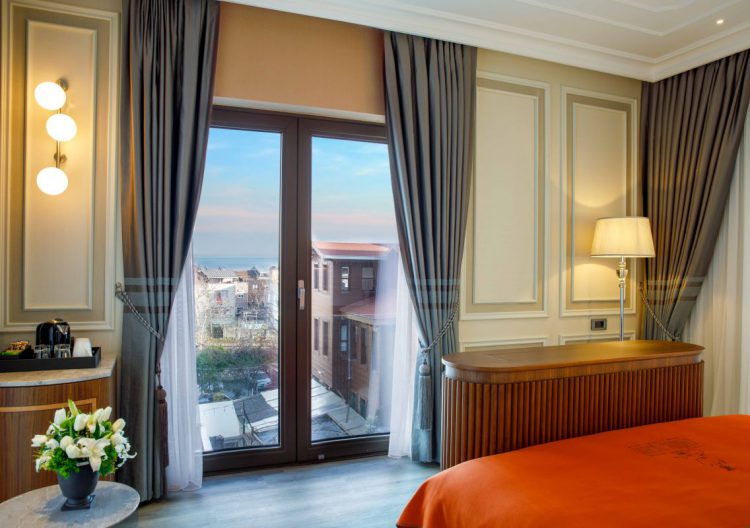 Deluxe Room with Sea View