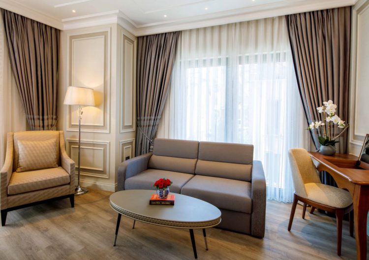 Deluxe Corner Room
