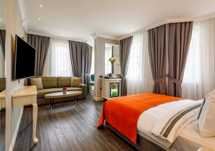 Standard Corner Room