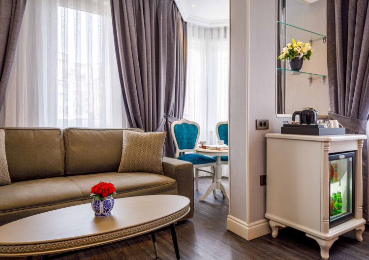 Standard Corner Room