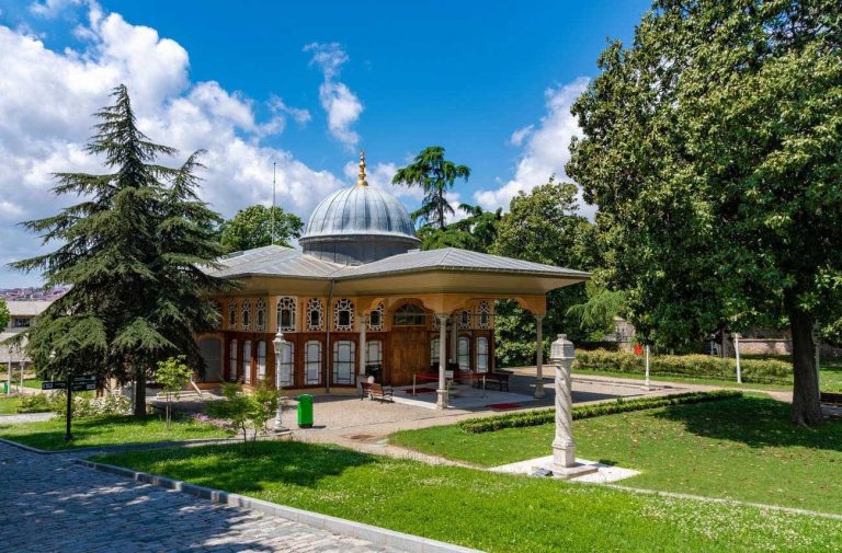 Discover the Timeless Beauty of Aynalıkavak Pavilion