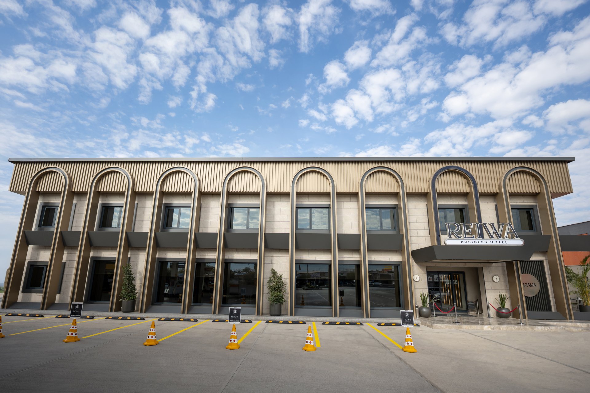 REIWA BUSINESS HOTEL Hakkımızda