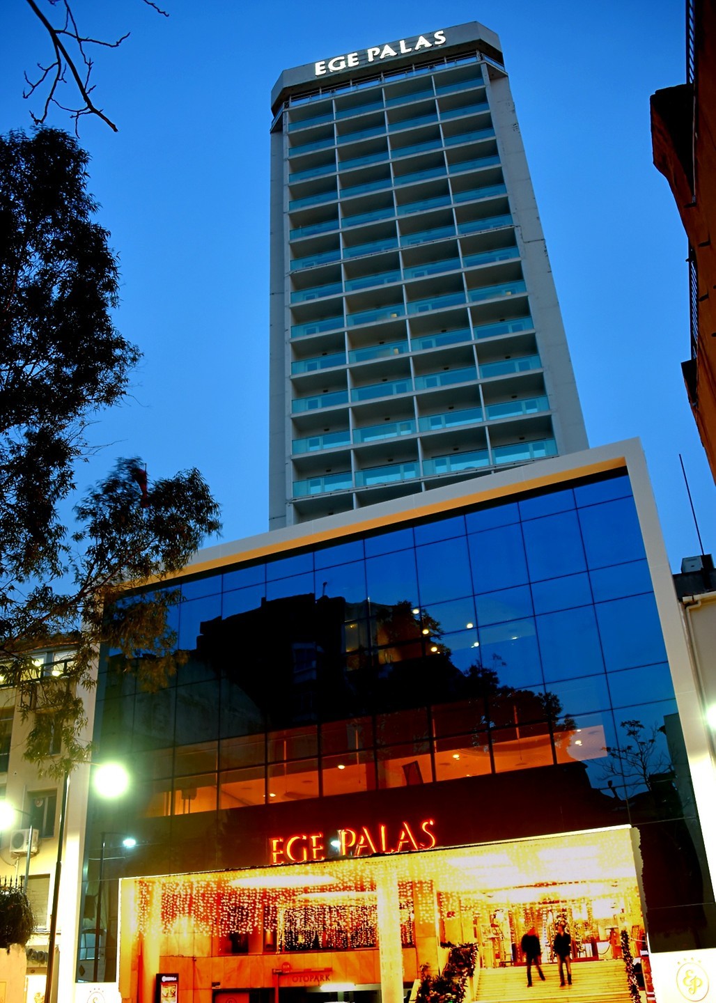 Ege Palas Business Hotel kapak görseli