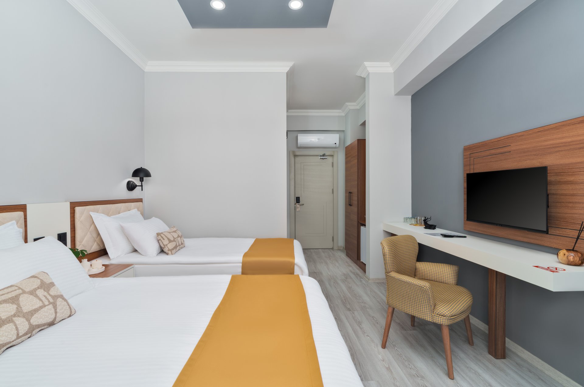 &Uuml;&Ccedil; KİŞİLİK ODA